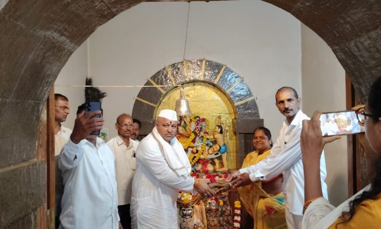 ह.भ.प उद्धवजी महाराज मंडलिक यांची वाकडी खंडोबा देवस्थानास सदिच्छा भेट; अन्नदान सेवेचा शुभारंभ सोहळा संपन्न ह.भ.प उद्धवजी महाराज मंडलिक यांची वाकडी खंडोबा देवस्थानास सदिच्छा भेट; अन्नदान सेवेचा शुभारंभ सोहळा संपन्न