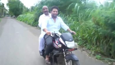 थाटमाठात नव्हे, साधेपणात मोठेपण असतं! डॉ. सुजय विखे पाटील आणि खासदार संदीपान भुमरे यांचा दुचाकीवरून एकत्र प्रवास
