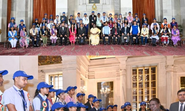 आत्मा मालिकच्या तनिष्क आफळे यांचा राष्ट्रपती द्रौपदी मुर्मू यांच्या हस्ते सन्मान आत्मा मालिकच्या तनिष्क आफळे यांचा राष्ट्रपती द्रौपदी मुर्मू यांच्या हस्ते सन्मान