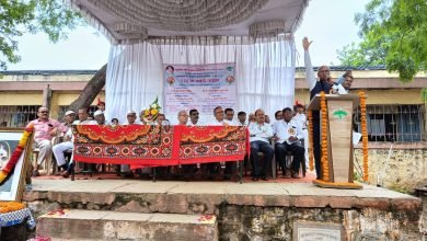 मोबाईलचा अतिवापर टाळा, व्यसनांपासून दूर राहा – प्रमोद तोरणे 