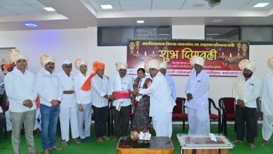 जय योगेश्वर दुध संकलन केंद्राकडुन दिवाळी निमित्त लाभांश वाटप; दुध उत्पादकांची दिवाळी झाली गोड