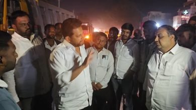 रात्री उशिरा डॉ. सुजय विखे पाटील रस्त्यावर; राहुरीतील वाहतूक कोंडीचा घेतला प्रत्यक्ष आढावा