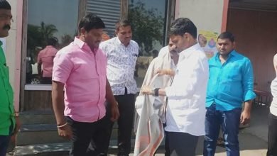 ड्रग्ज प्रकरणातील आरोपी खा. लंकेंचा कार्यकर्ता? ‘त्या’ फोटोंनी वाढल्या चर्चा