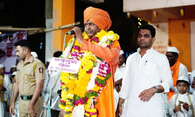 परमार्थ हाच योग्य दिशेने पाऊल टाकण्याचा मार्ग आहे- महंत रामगिरीजी महाराज परमार्थ हाच योग्य दिशेने पाऊल टाकण्याचा मार्ग आहे- महंत रामगिरीजी महाराज