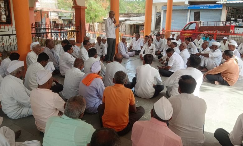 विना अट सरसकट कर्जमुक्तीसाठी शेतकऱ्यांचा एल्गार; अन्यथा वाकडीत बेमुदत अन्नत्याग व साखळी उपोषण विना अट सरसकट कर्जमुक्तीसाठी शेतकऱ्यांचा एल्गार; अन्यथा वाकडीत बेमुदत अन्नत्याग व साखळी उपोषण