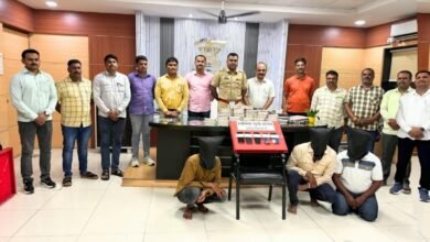 अहिल्यानगरात ९२ लाखांच्या बनावट नोटा जप्त; ‘पैशांचा पाऊस’ पाडण्याचे आमिष दाखविणाऱ्या टोळीचा पर्दाफाश अहिल्यानगरात ९२ लाखांच्या बनावट नोटा जप्त; ‘पैशांचा पाऊस’ पाडण्याचे आमिष दाखविणाऱ्या टोळीचा पर्दाफाश