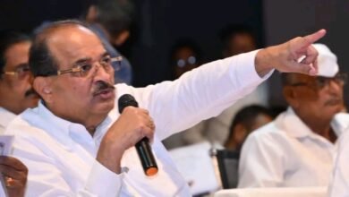 टंचाई परिस्थितीत एकही लाभार्थी वंचित राहणार नाही याची दक्षता घ्या-पालकमंत्री डॉ.राधाकृष्ण विखे पाटील