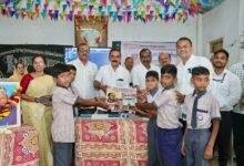 वाचनातूनच व्यक्तिमत्त्व घडते; पुस्तकांशी मैत्री करा – नगराध्यक्ष पराग संधान