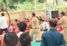 लोकप्रतिनिधींच्या समोरच चोर-पोलिसांचा थरार! नागरिकांनी पकडले, पोलिसांचा पाठलाग सुरू असतानाच संरक्षण भिंतीवरून उडी मारून चोरटा पसार